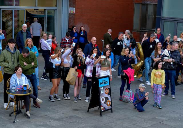 Revellers at the Millennium Forum Piazza over the Jazz Festival weekend. Photo: George Sweeney. DER2217GS – 091