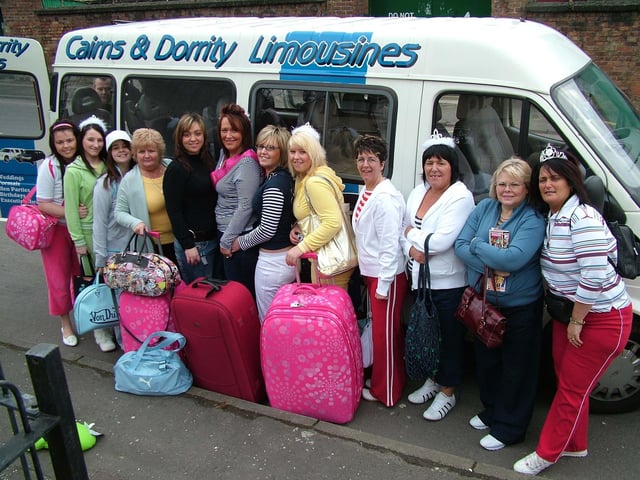 DSCF5426
The girls, all packed and ready to go headind off to Gran Canaries for the week to celebrate Ann Melly's 40th Birthday. : Parties and celebrations March 2006: Ann Melly.