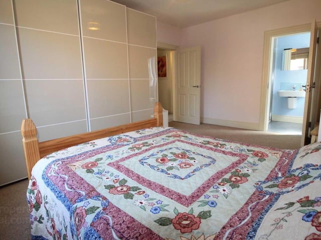 15 Greenhaw Manor