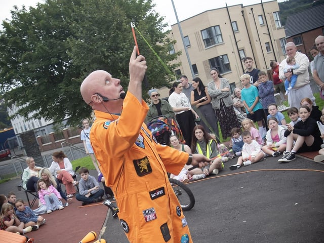 The superb juggling skills of Jitterbug Jackson on Thursday evening. (Photos: Jim McCafferty Photography) : .