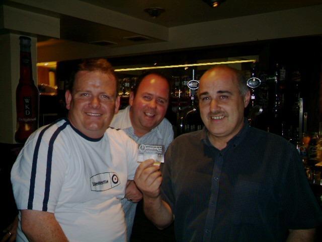 Exif-JPEG-422 : Locals having a good time at Derry's nightlife spots back in June 2005.