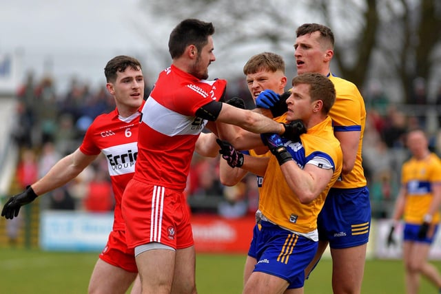 Derry’s Padraig McGrogan and Chrisse McKaigue scuffle with Clare players during Sunday’s game in Owenbeg. Photo: George Sweeney. DER2312GS – 07