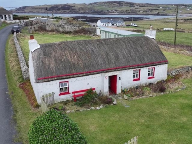A stunning traditional thatched Cottage, originally built around 300 years ago, located by the sea at Culoort, Malin Head, Donegal, Ireland's most northerly point has come on the market for €195,000.