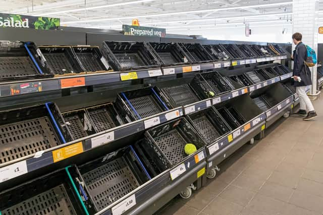 Empty supermarket shelves (photo: Adobe)