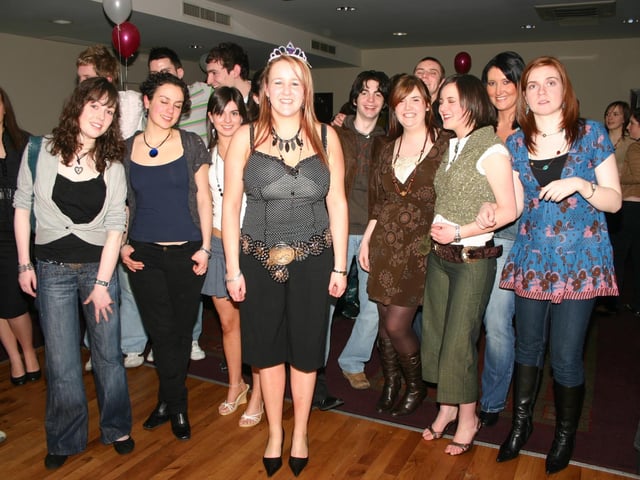 Tina McMonagle having a good time at her party in the Tower Hotel with a group of friends. 2517/dd : Parties and nights out in Derry and Donegal in February 2006.