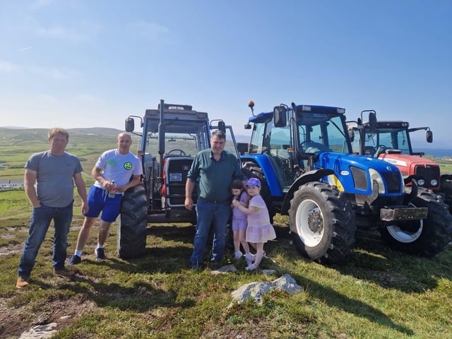 Getting ready for the tractor run at Banba's Crown.