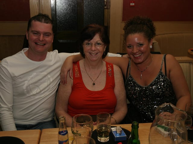 Smiles all round from Foyle Gas staff at the Christmas Party.0028/JML. : Christmas and New Year Parties 2006.