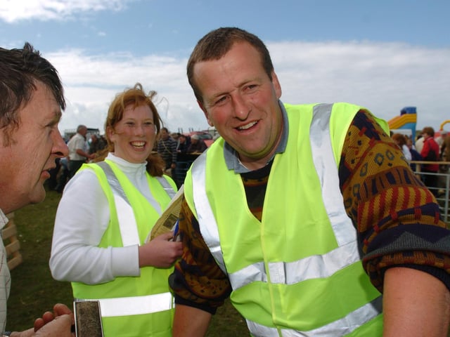 Gerard noone, treasure and Catherine kearney, steward share a joke at the Clonmany Show. (0508A16) : Clonmany Festival, Vintage Show, Agricultural Show and Raft Race in August 2005.