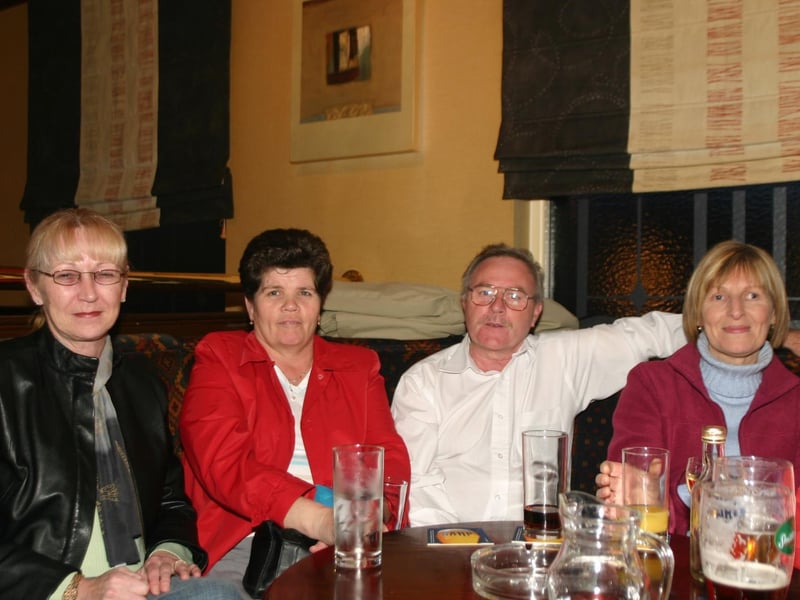 Mary Mullan, Seamus and Theresa Kelly and liz. 426 /dd : .