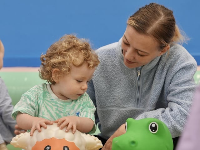 The Waterside Baby Hub Funday, organised by Foyle Network Foundation, was held this week in Irish Street Community Centre and brought local families together for a great morning of soft play, food and fun.