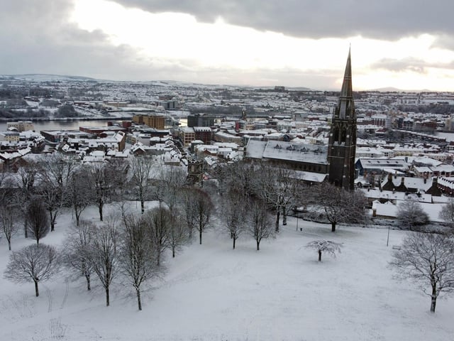 A covering of snow falls across Derry.Photo Lorcan Doherty