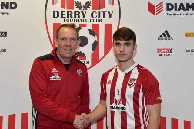 Derry City manager Kenny Shiels with new signing Jack Doyle. DER0818GS027