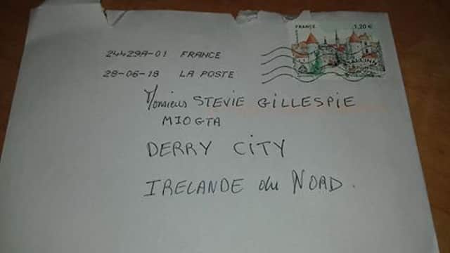 The envelope with no address which was delivered to the correct location by a sharp-eyed postie