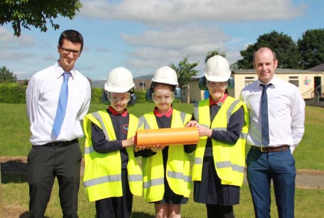 Pupils from St Oliver Plunkett Primary School say YES to Safety with Chris McKeown, firmus energy Network Engineer and Declan McGuckin, firmus energy Technical Support Officer