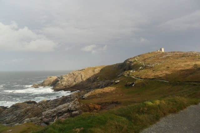 Members of the public assisted the RNLI and Coastguard with a shore search in difficult terrain near Banba's Crown, Malin Head.