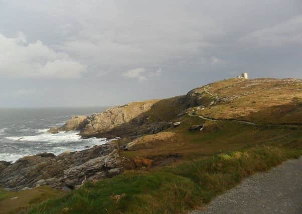 Members of the public assisted the RNLI and Coastguard with a shore search in difficult terrain near Banba's Crown, Malin Head.