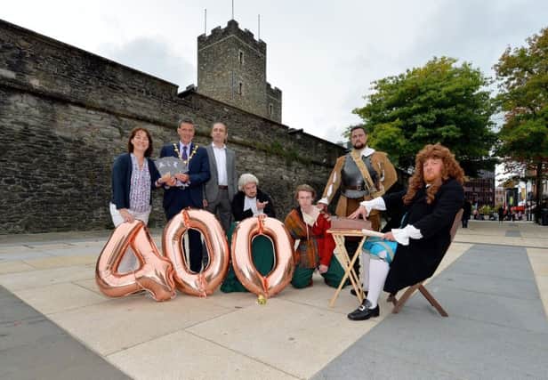 Aideen McCarter, Head of Culture, Derry and Strabane District Council, Mayor John Boyle, Ronan McHugh, Historic Environment Division, DOE, and members of the Footsteps Theatre company pictured in Guildhall Square at the recent launch of The Walled City 400 Years  events. 2019 will be the 400th anniversary of when Derrys historic walls were officially declared complete. DER3618GS073