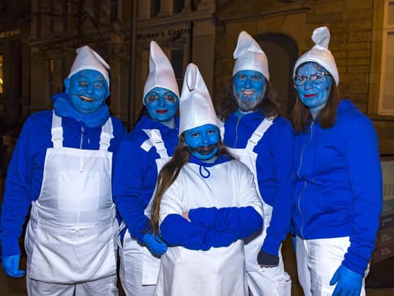 The Brannigans dressed in Smurf costumes for Halloween night. DER4418GS003