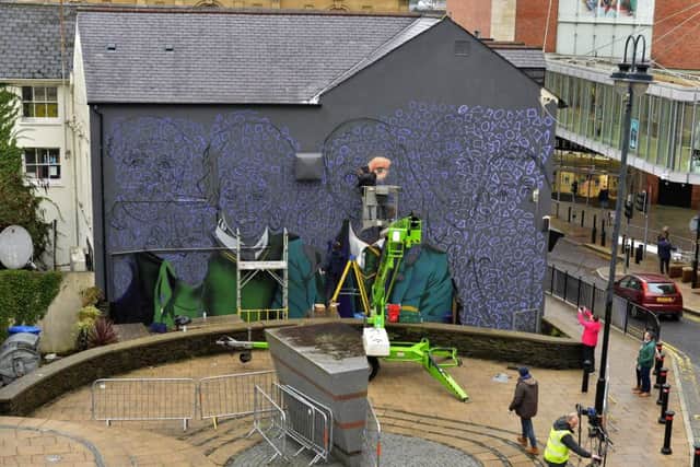 Work began yesterday on large mural of the Derry Girls on the side of Badgers Bar on Orchard Street. Locally based UV Arts will immortalise the main characters Erin, Orla, Clare, Michelle and James in paint over the next couple of days. DER0419GS-017
