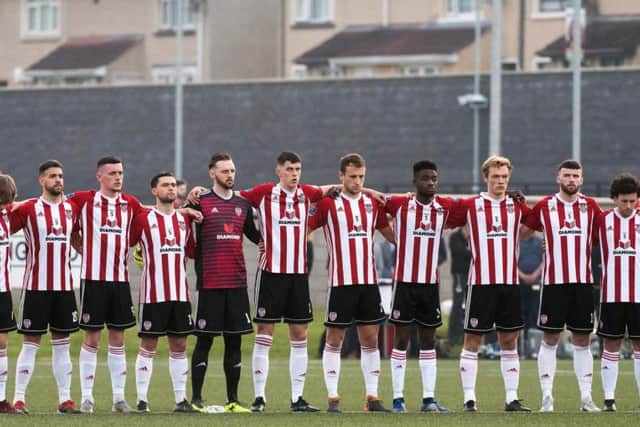 Derry City players honour a minute's silence for journalist Lyra McKee who died the previous evening
