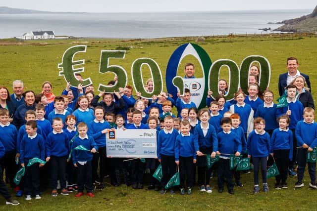 ! Pictured are pupils from Scoil Treasa, Tiernasligo, Lifford, Co. Donegal alongside former Ireland and Ulster Rugby Player Chris Henry, as well as Seamus McDermott (Store Manager Aldi Buncrana), Brigid McGonagle (School Principal) and John Curtin (Group Buying Director, Aldi Ireland).
