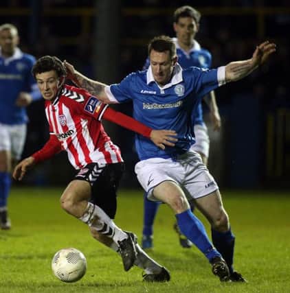 Derry's Barry McNamee and Finn Harps Barry Molloy in battle at Ballybofey.

Photo Lorcan Doherty / Presseye.com