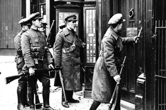 British soldiers breaking in the doors of a house so as to be able to cut off rebels in the Gresham Hotel in 1916.