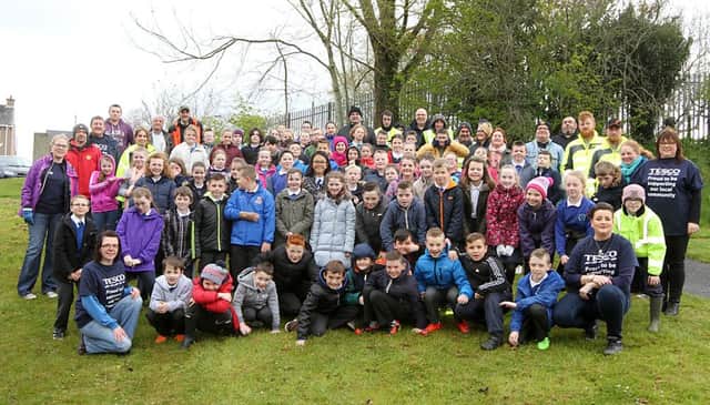 Volunteers along with children from Termoncanice Primary School who joined staff from the Tesco Limavady store, helped with the task of cleaning the BackBurn Path in Limavady. INLV1816-260KDR