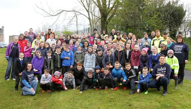 Volunteers along with children from Termoncanice Primary School who joined staff from the Tesco Limavady store, helped with the task of cleaning the BackBurn Path in Limavady. INLV1816-260KDR