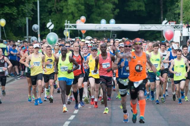 The 2016 sse Airtricity Walled City Marathon gets underway at the Everglades Hotel, Prehen on Sunday morning when more than 1,500 athletes took to the streets of Derry. DER2216MC044