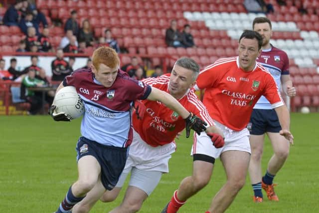 Glacks James OConnor evades Sean Dolans Kevin Nixon and Joe Gallagher during their junior championship game in Celtic Park on Saturday afternoon last. DER3116GS090