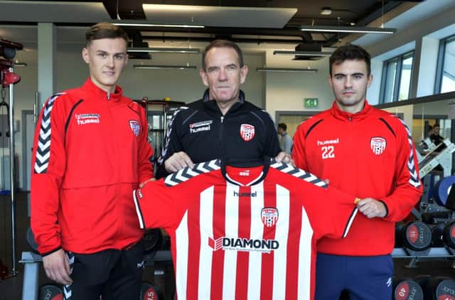 Derry City manager Kenny Shiels with new signings Scott Whiteside (left) and Mark Timlin at the Foyle arena on Wednesday morning last. DER4816GS034