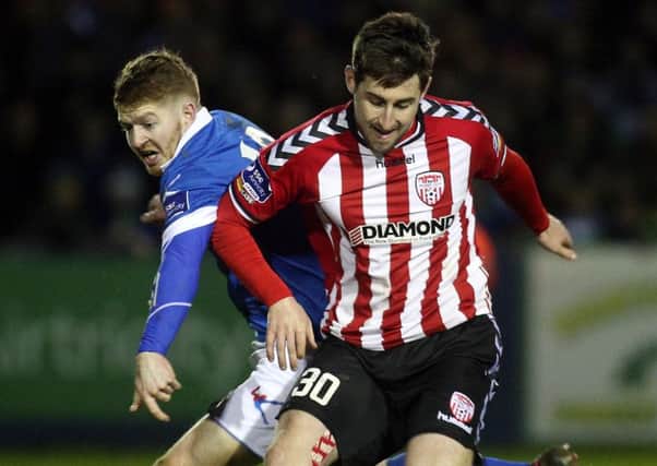 Aaron Barry has signed a new one year deal with Derry City.