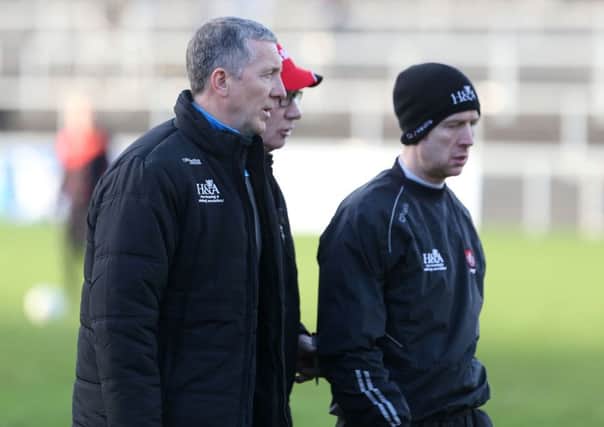 Derry's manager Damian Barton chats to Brian McGuckin after the game on Sunday in Newry.

(Photo Matt Mackey / Press Eye)