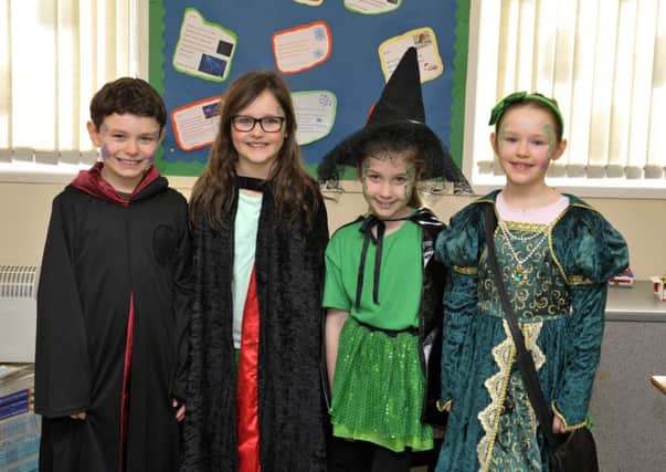 OisÃ­n (the wizard), RÃ³ise (Duailtin), Clodagh (the witch) and Freya (the green fairy), pupils from Gaelscoil Ã‰adain MhÃ³ir, who were the main characters.