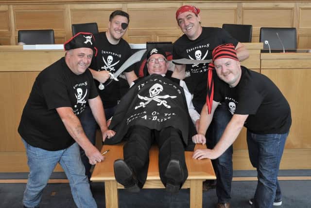 Local Independent Councillors Gary Donnelly, Darren OReilly, Sean Carr, Paul Gallagher and Warren Robinson Pirates of the Cure-a-being relay team will take part in the Cancer Research Run at Ebrington Square on 24th June next. DER2417GS038