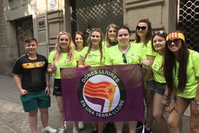 DÃ¡ire Lamberton  and Lauren Hegarty with members of  JERC (Catalan Youth Movement)